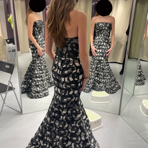 Gorgeous black/white dress with some sequence detailing - Picture 5 of 5